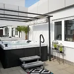 Hotel Qu Hotel, Trademark Collection By Wyndham 4*