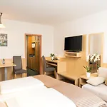 Qu Hotel, Trademark Collection By Wyndham 4*