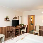 Hotel Qu Hotel, Trademark Collection By Wyndham 4*