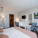 Qu Hotel, Trademark Collection By Wyndham 4*