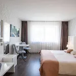 Qu Hotel, Trademark Collection By Wyndham Hotel 4*