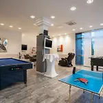 Qu Hotel, Trademark Collection By Wyndham Hotel