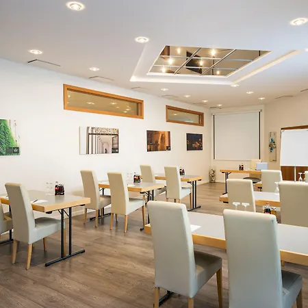 Qu Hotel, Trademark Collection By Wyndham Hotel