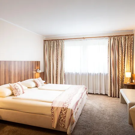 Hotel Qu Hotel, Trademark Collection By Wyndham 4*