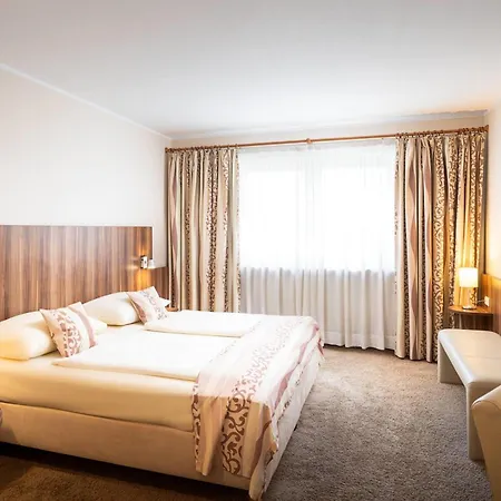 Hotel Qu Hotel, Trademark Collection By Wyndham 4*