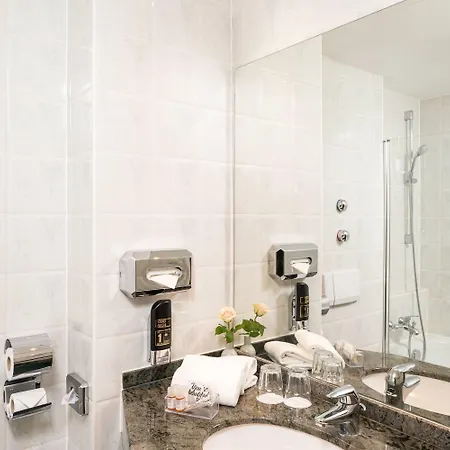 Qu Hotel, Trademark Collection By Wyndham Hotel 4*