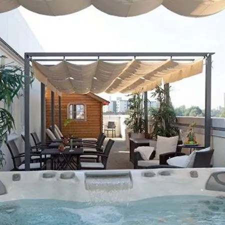 Qu Hotel, Trademark Collection By Wyndham Hotel 4*