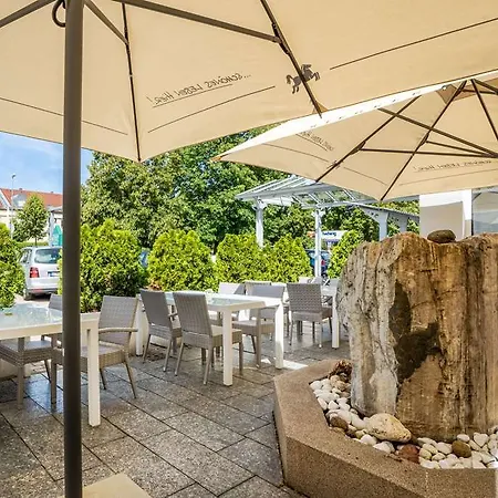 Qu Hotel, Trademark Collection By Wyndham Hotel