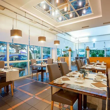 Qu Hotel, Trademark Collection By Wyndham Hotell 4*
