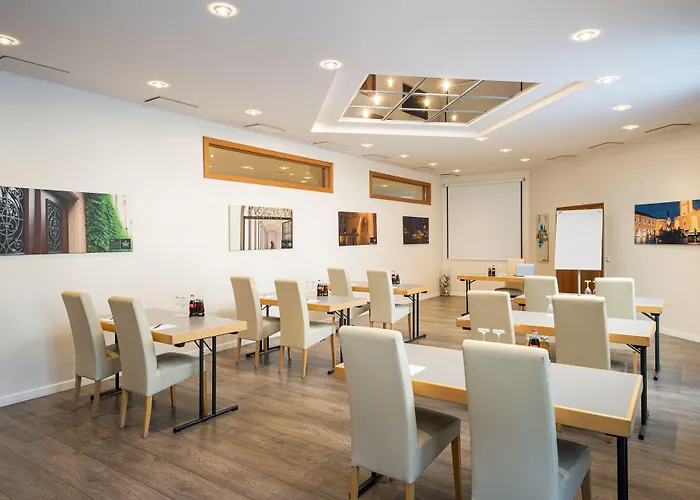 Qu Hotel, Trademark Collection By Wyndham Hotel