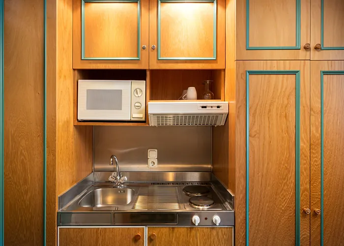 Qu Hotel, Trademark Collection By Wyndham Hotel