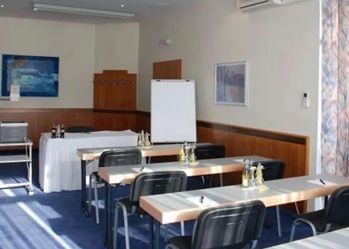 Qu Hotel, Trademark Collection By Wyndham Hotel