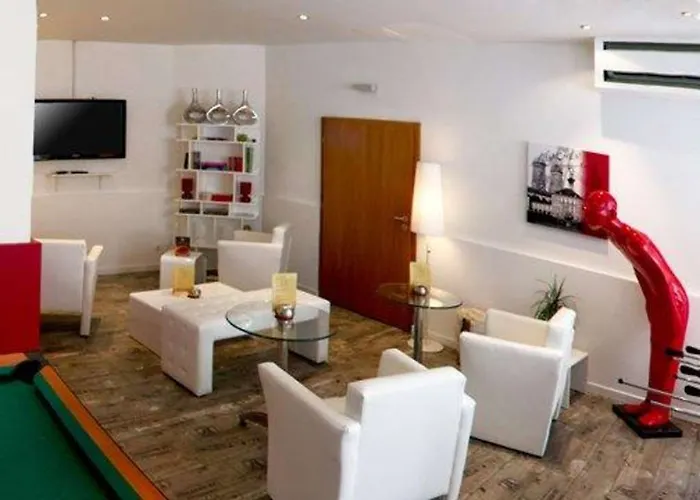 Qu Hotel, Trademark Collection By Wyndham 4*