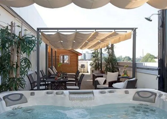 Qu Hotel, Trademark Collection By Wyndham Hotel 4*