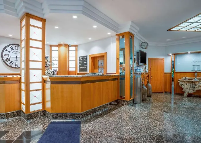 Qu Hotel, Trademark Collection By Wyndham Hotel 4*