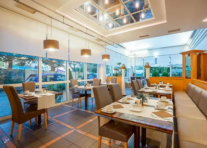 Qu Hotel, Trademark Collection By Wyndham Hotel 4*